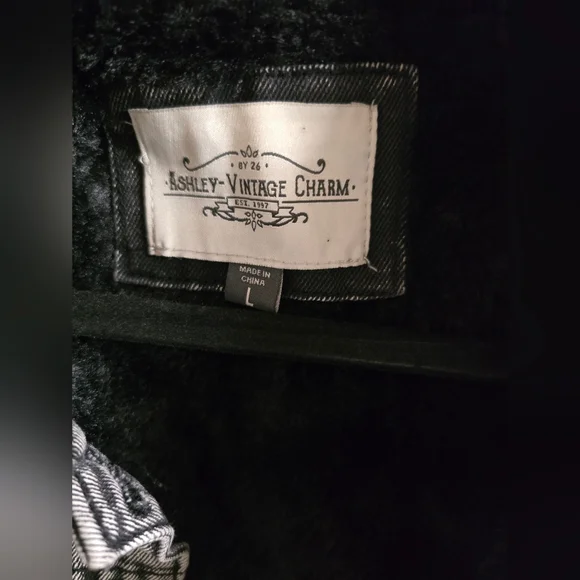 Cropped Gray Denim Jacket - Picture 5 of 8